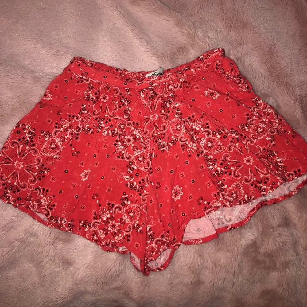 Hollister Paisley red print flowy shorts!!